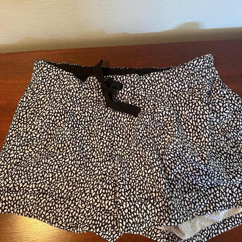 Lululemon pocket shorts
